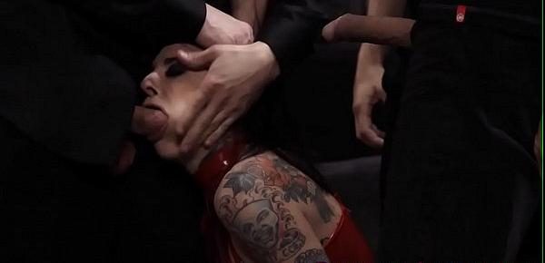  Throated tattooed goth gets dped